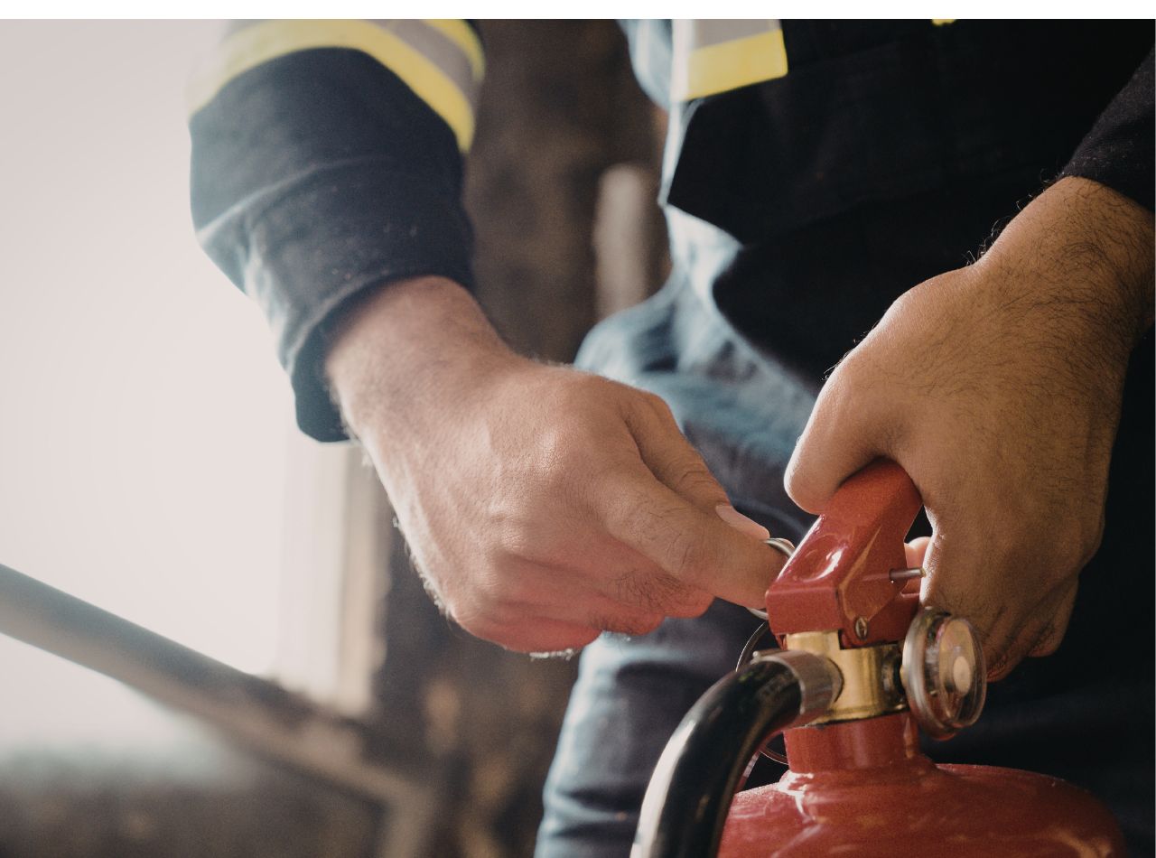 Ochrona przeciwpożarowa w zakładzie pracy – co musisz wiedzieć?